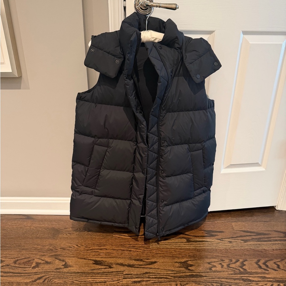 lululemon athletica Black women Puffer Vest with Removable Hood